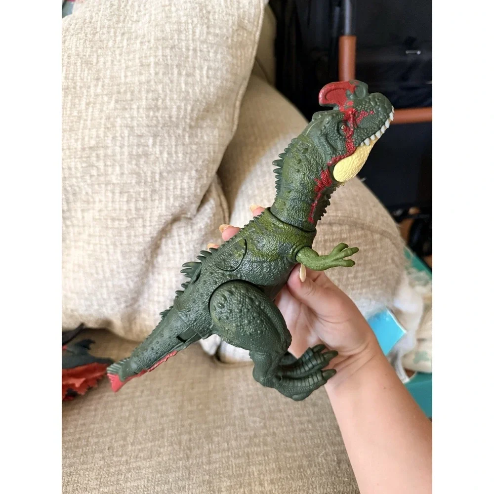 Jurassic World Sinotyrannus Dino Trackers Gigantic Mattel 2022 with capture gear